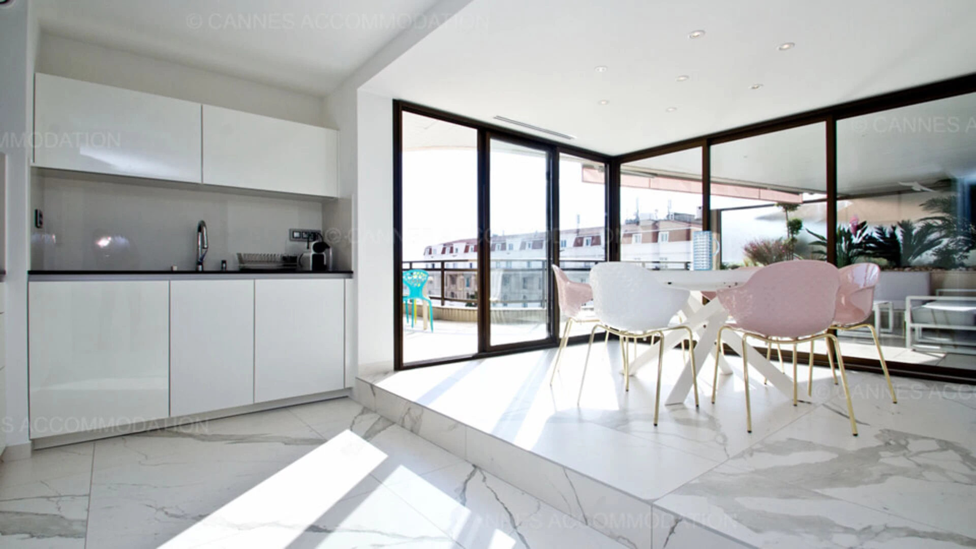 belle réalisation, cannes, colle à carrelage, pose de carrelage, pièce à vivre