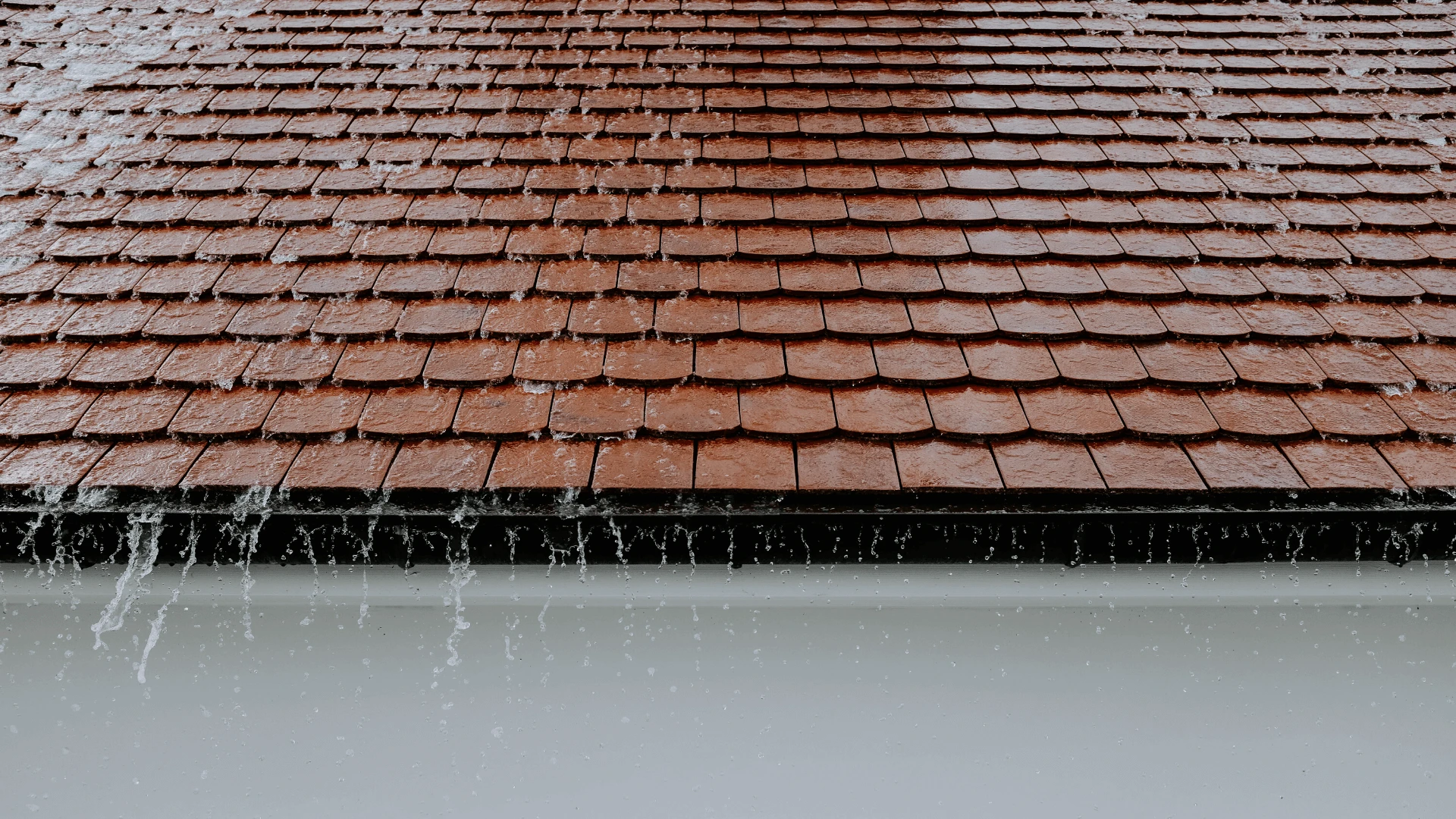 Comment protéger une façade des ruissellements d'eau de pluie ?