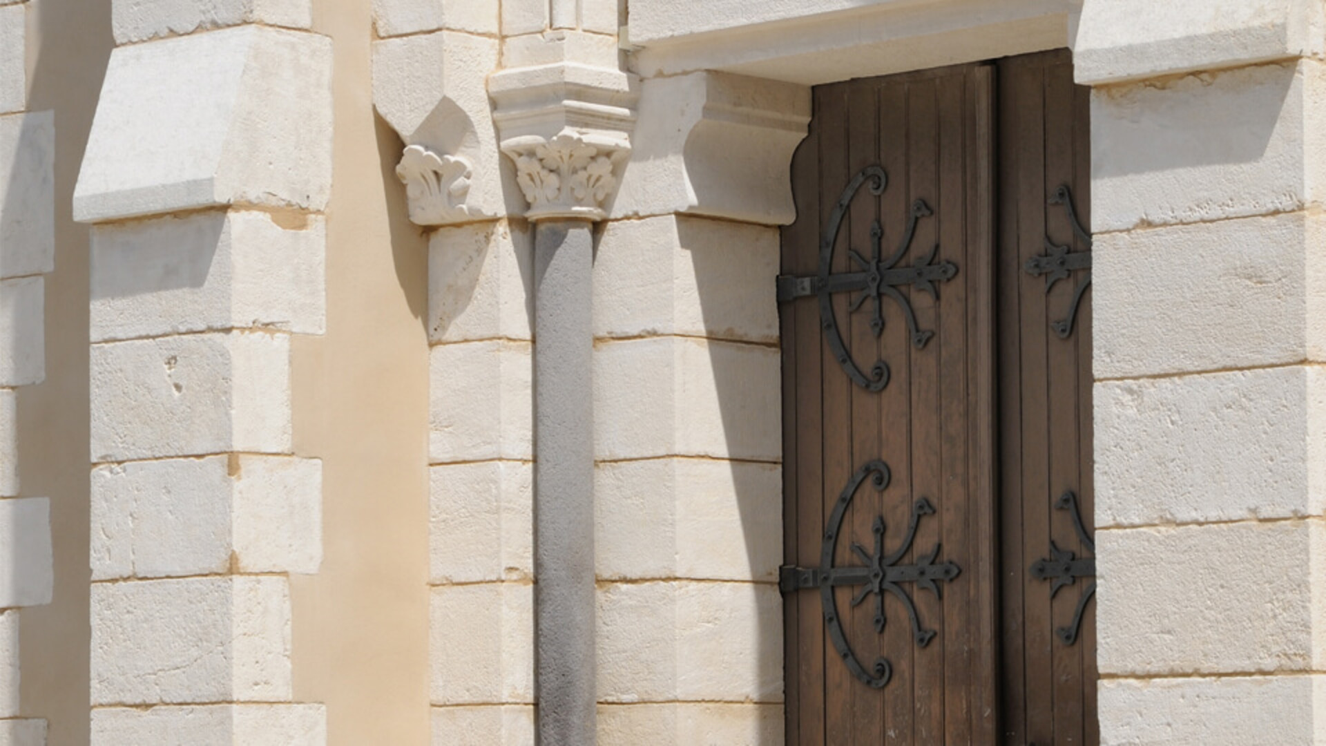 Enduit Projeté Grain Fin Ravalement De Facades De L Eglise Saint Nicolas A Chantelle 03