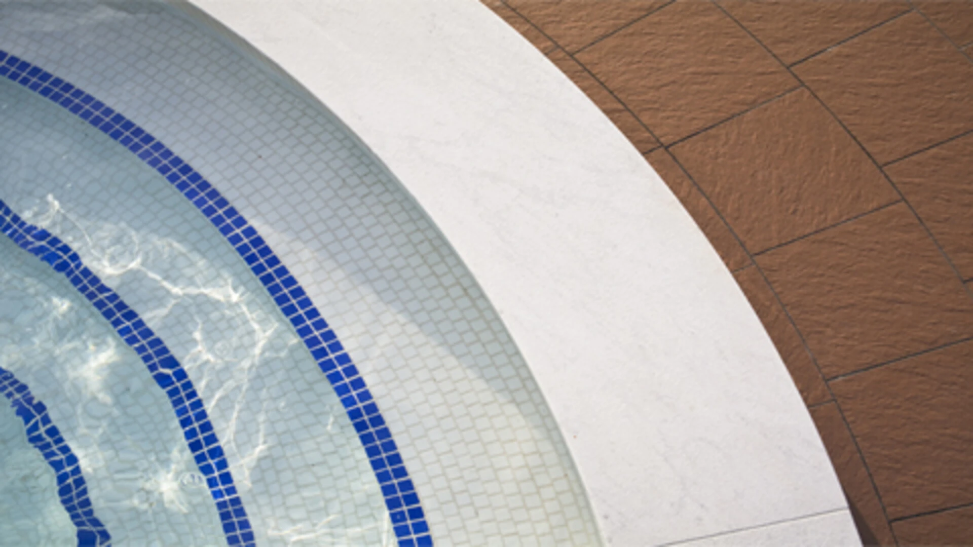  Comment réparer des margelles de piscine fissurées ou cassées ?