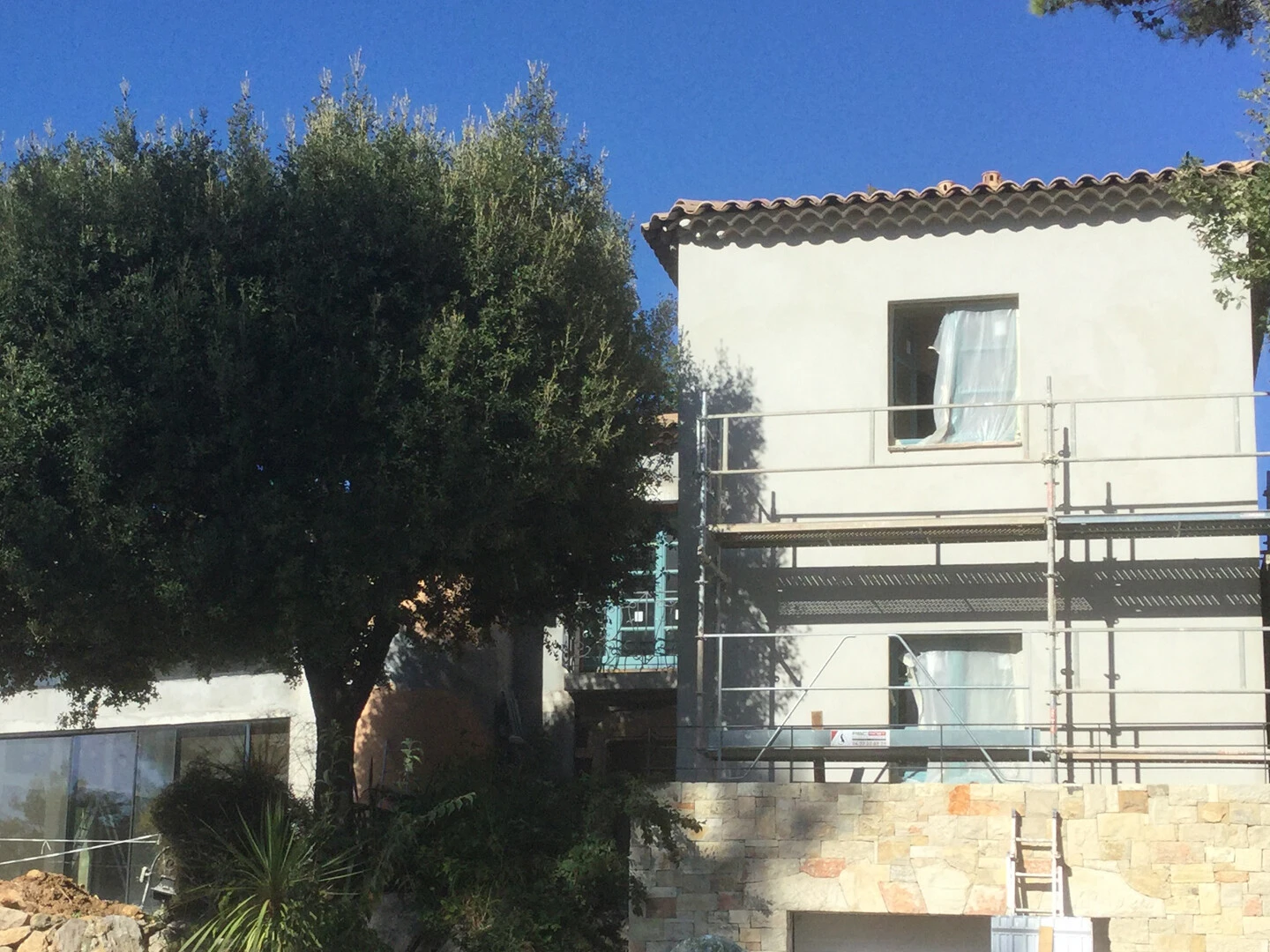 Rénovation de façade à la chaux pour une maison à Valbonne (06)