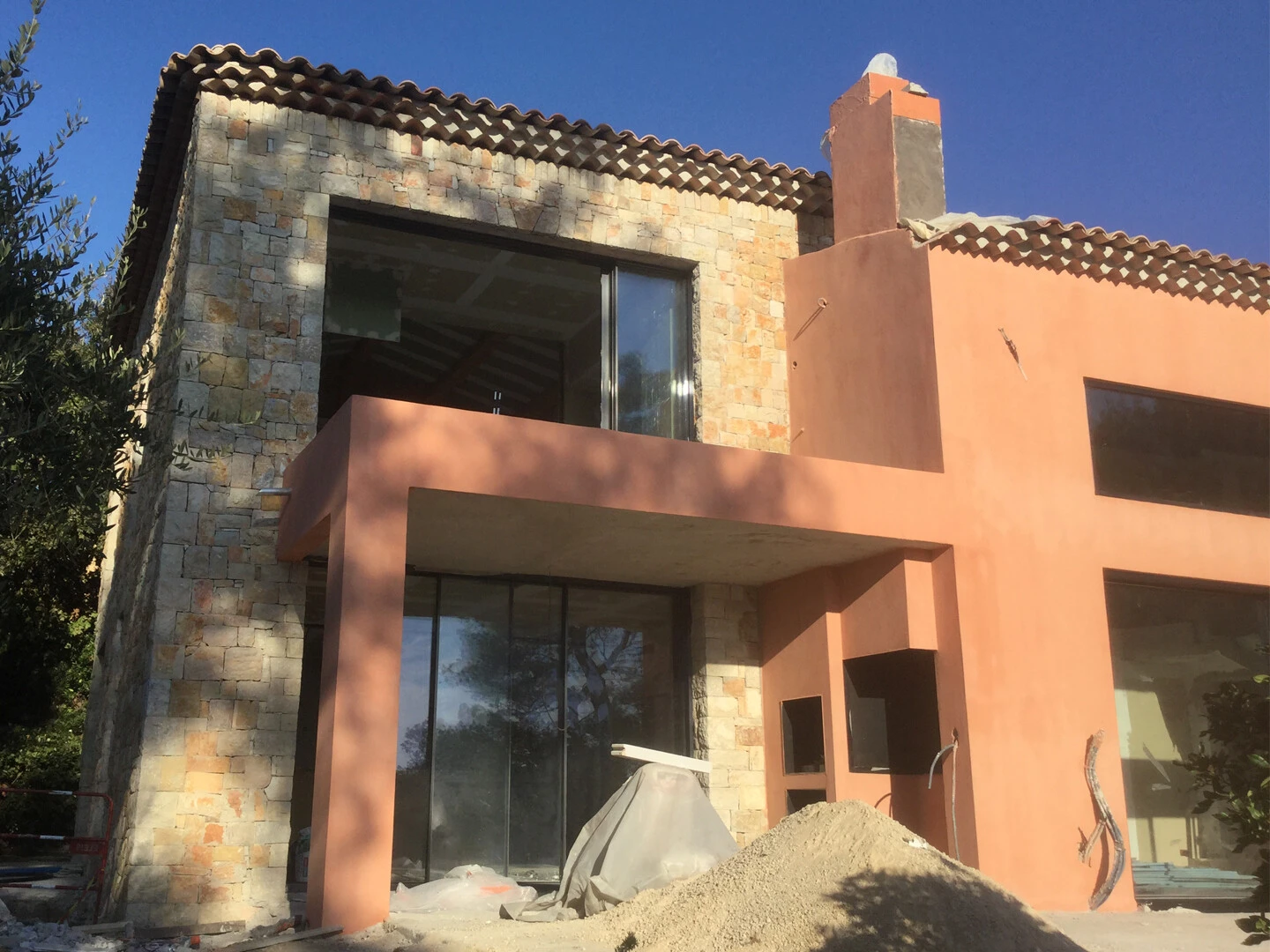 Rénovation de façade à la chaux pour une maison à Valbonne (06)