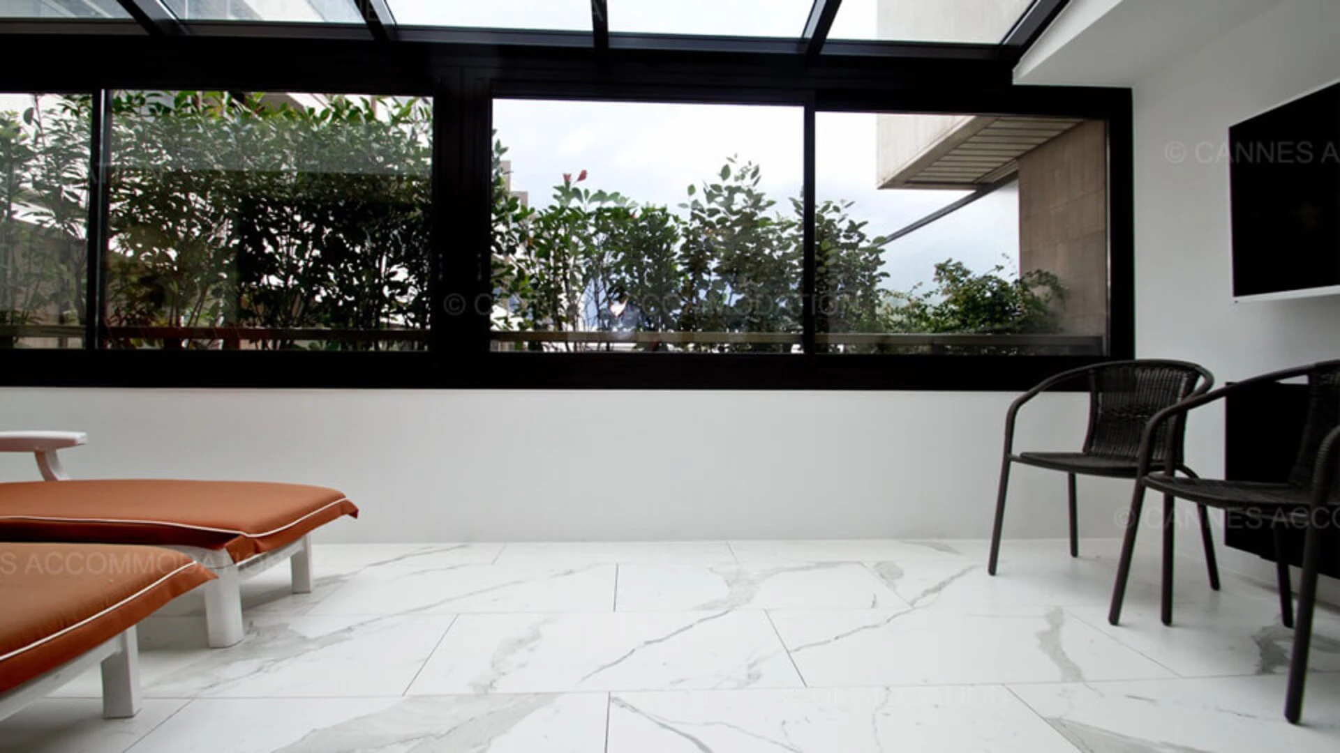 belle réalisation, cannes, colle à carrelage, pose de carrelage, pièce à vivre