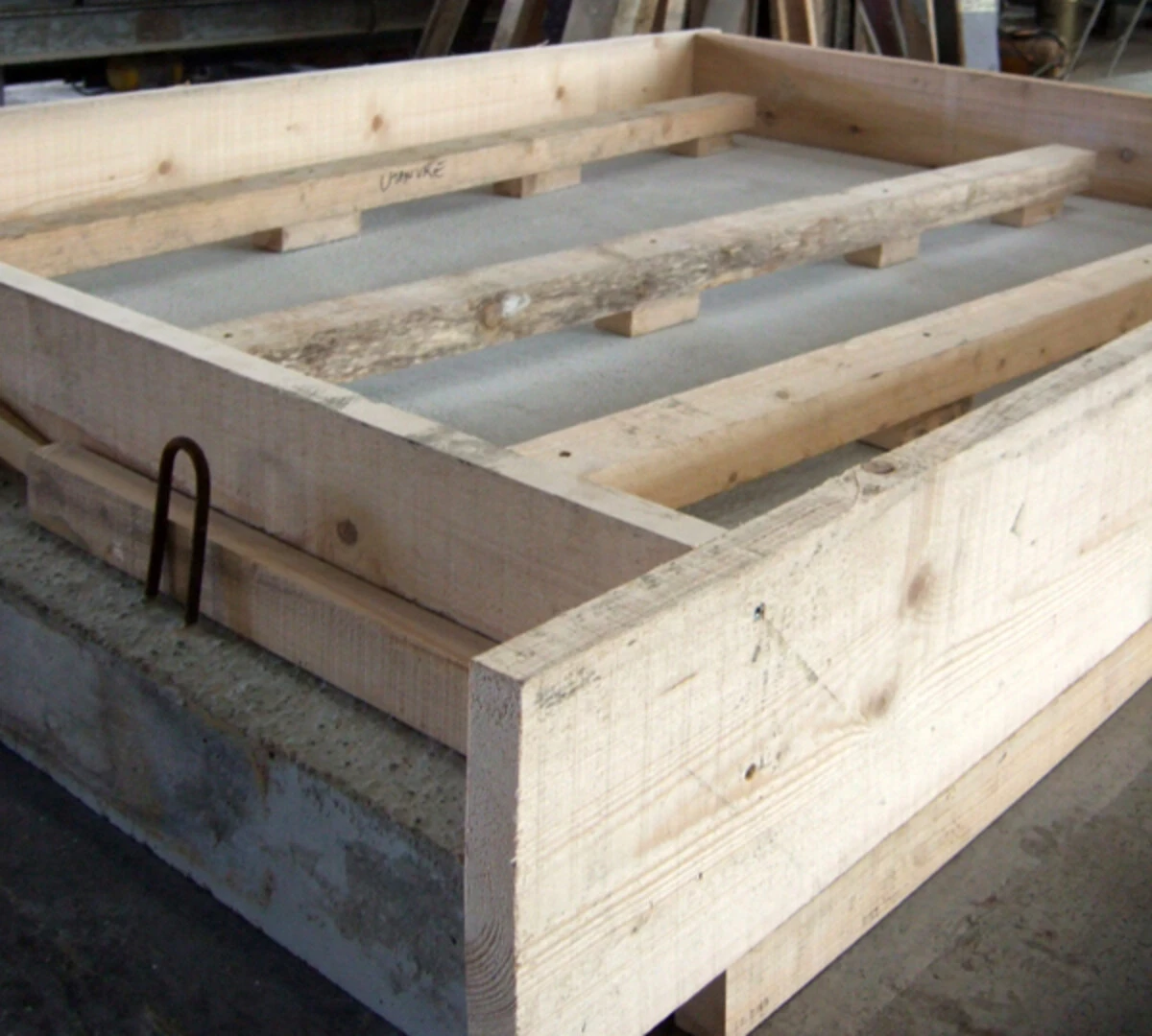 Ossature bois secondaire sur voile béton pour recevoir le béton de chanvre Tradical®