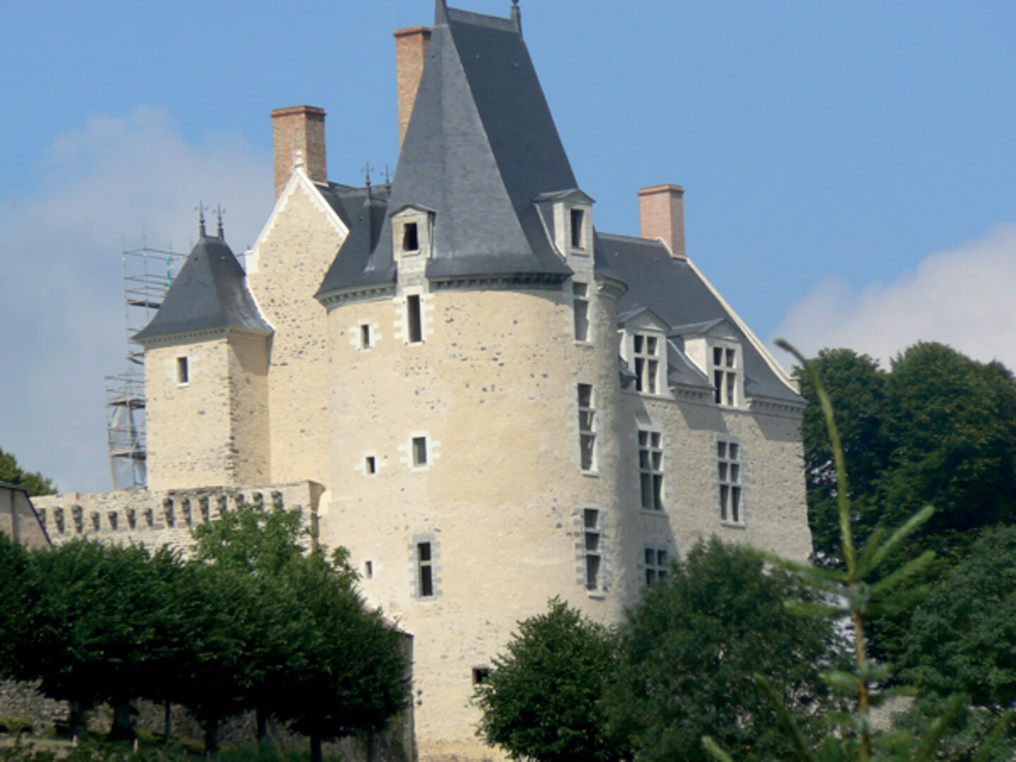 Monument-Historique-St-Suzanne