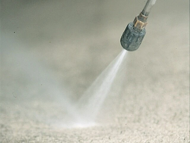 Éliminer par lavage haute pression la laitance