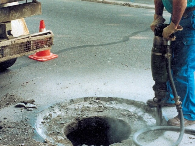 Décaisser environ 10 cm autour du tampon