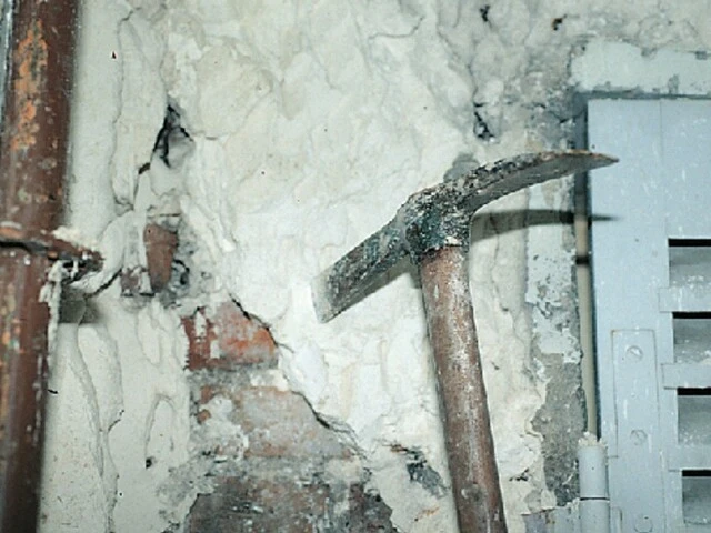 Éliminer l'ancien enduit de plâtre