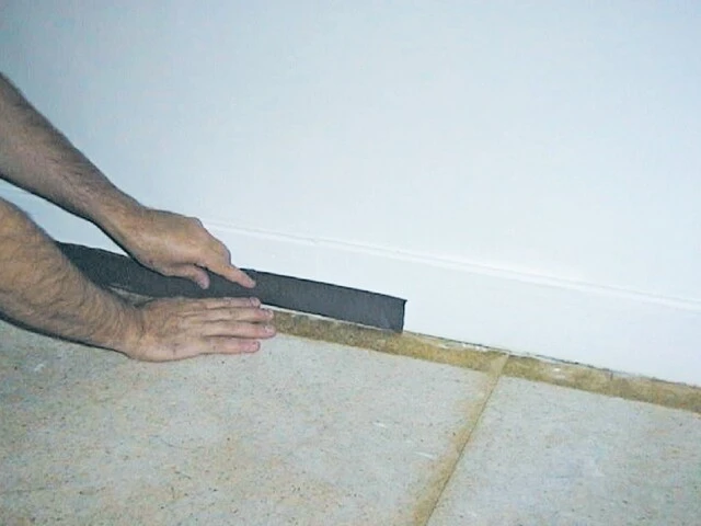 Ménager un joint périphérique